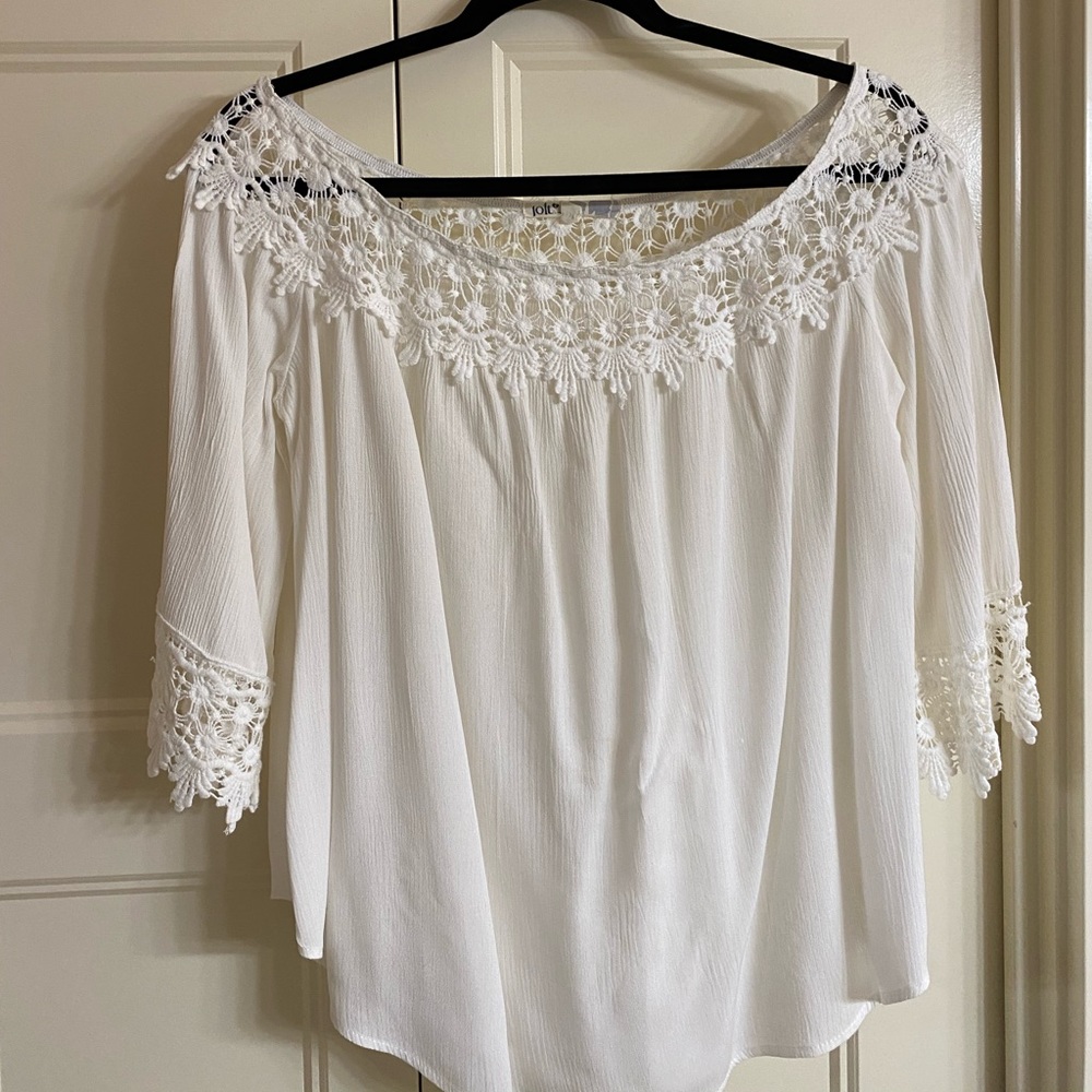 Off the shoulder white late blouse